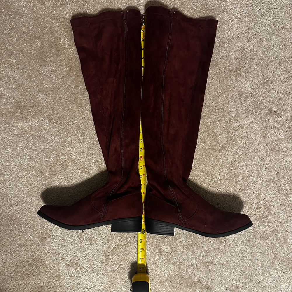 TOP Moda Brown Heeled Boots with Scalloped Design
